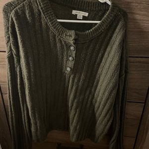 AMERICAN EAGLE SWEATER